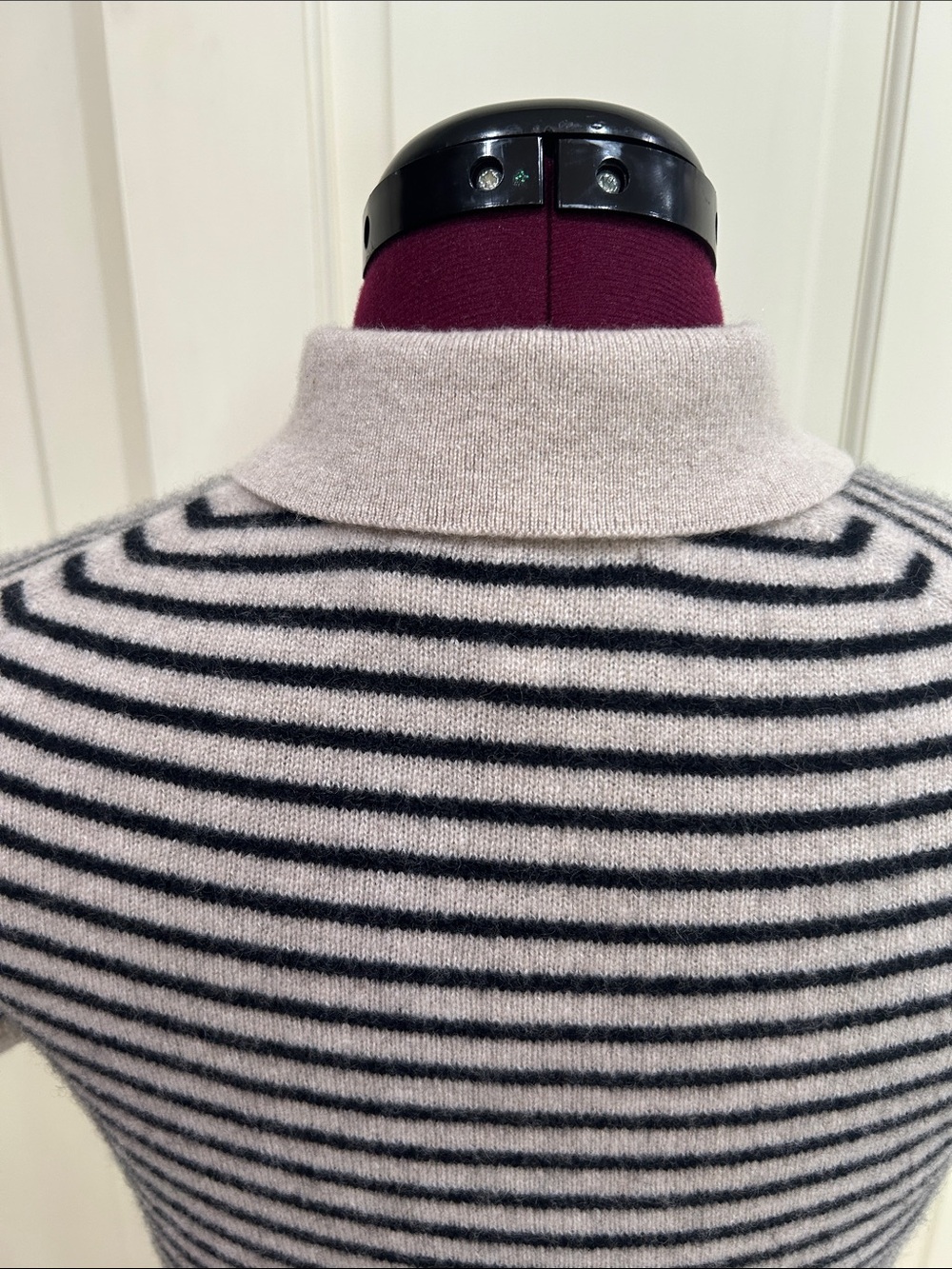 Banana Republic Lightweight Cashmere Short-Sleeve Sweater Polo - Size XS - Picture 4 of 7